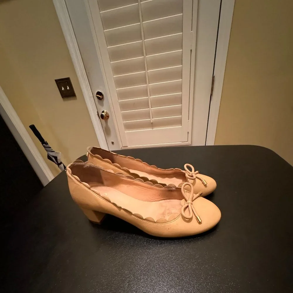 Kate Spade size 7.5 leather pumps Yasmin leather scalloped block heel pumps nude